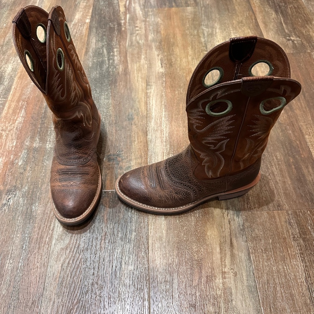 EUC mens Ariat boots